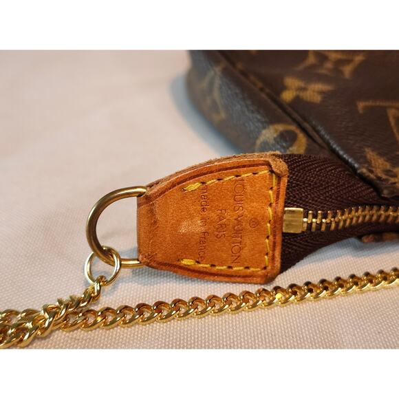 Louis Vuitton Pochette Accessoires Monogram LV Canvas Shoulder Bag Vintage - Picture 11 of 15